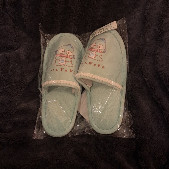 Sanrio Hangyodon Slippers - Picture 1 of 2